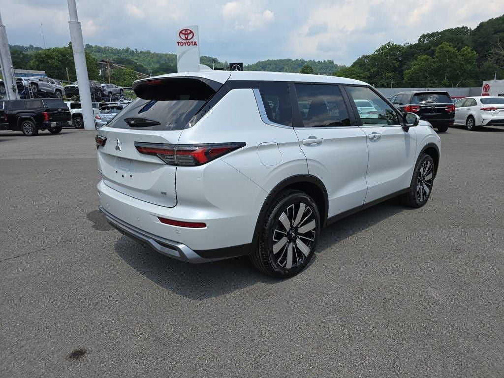 2025 Mitsubishi Outlander SE