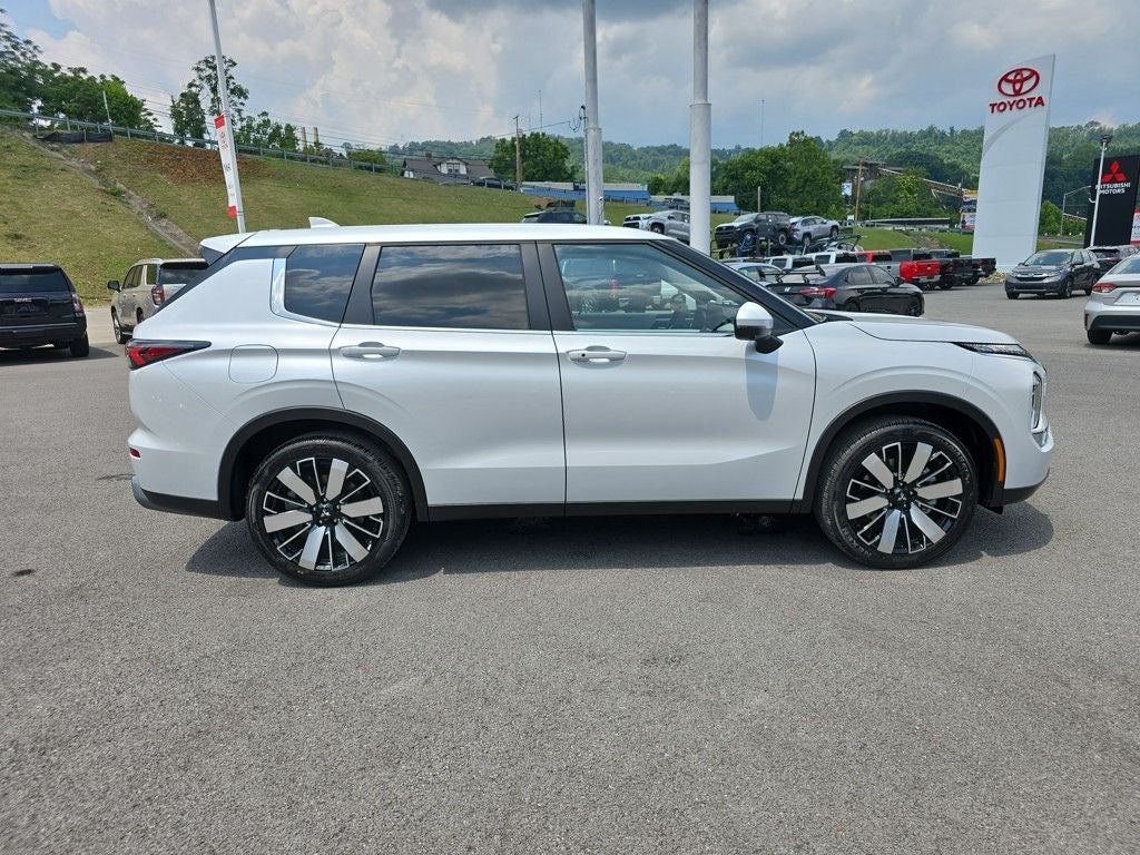 2025 Mitsubishi Outlander SE