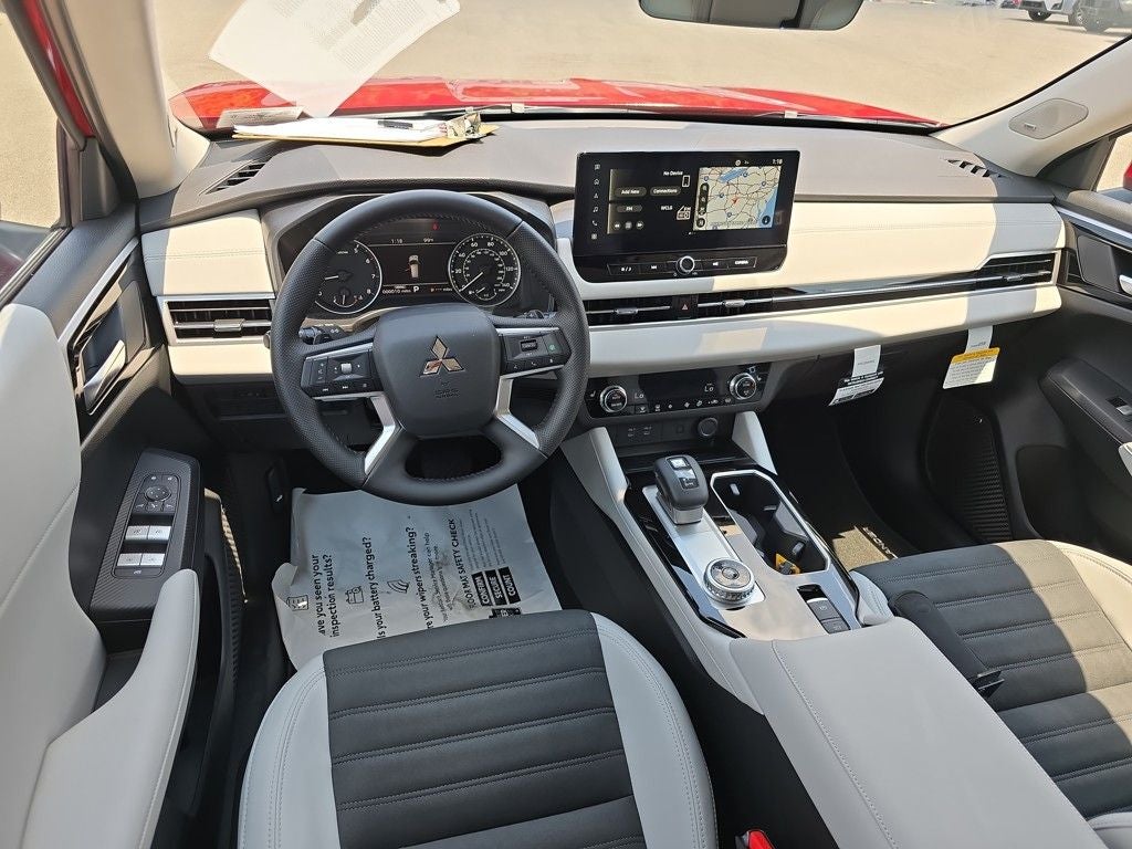 2025 Mitsubishi Outlander SE