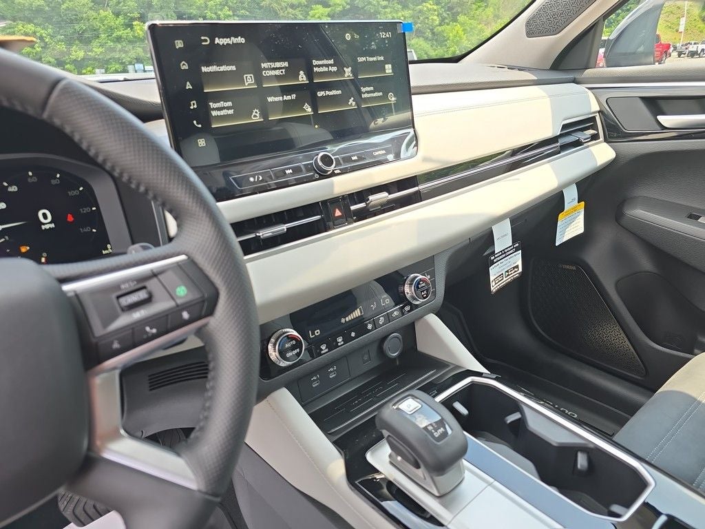 2025 Mitsubishi Outlander SE