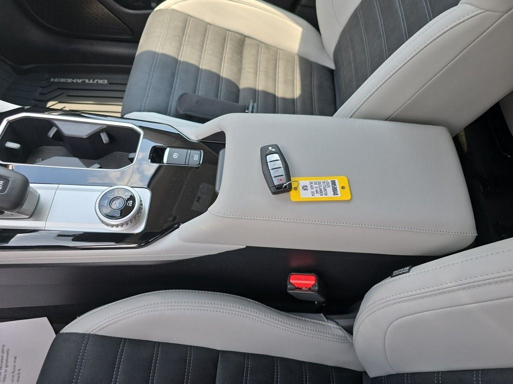 2025 Mitsubishi Outlander SE