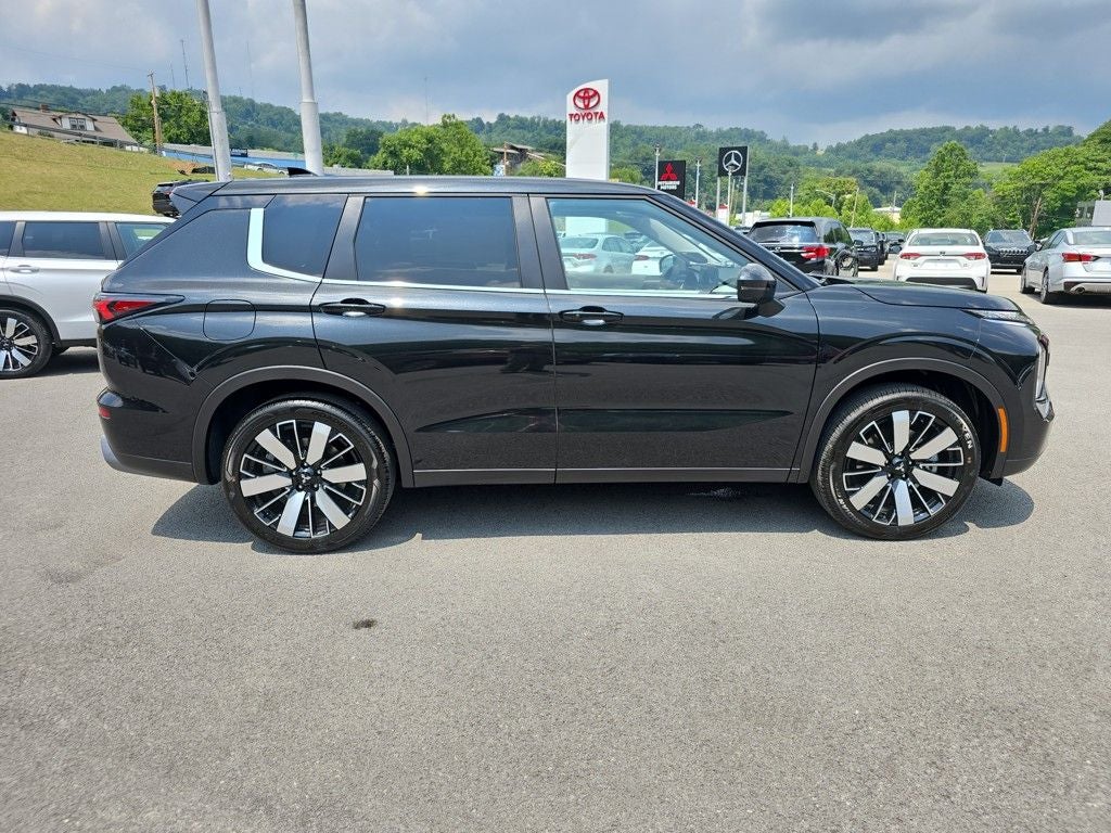 2025 Mitsubishi Outlander SE