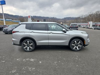 2026 Mitsubishi Outlander SE