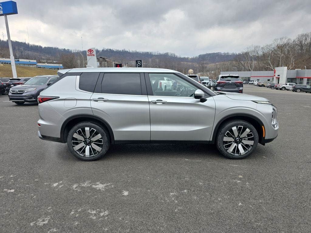 2026 Mitsubishi Outlander SE