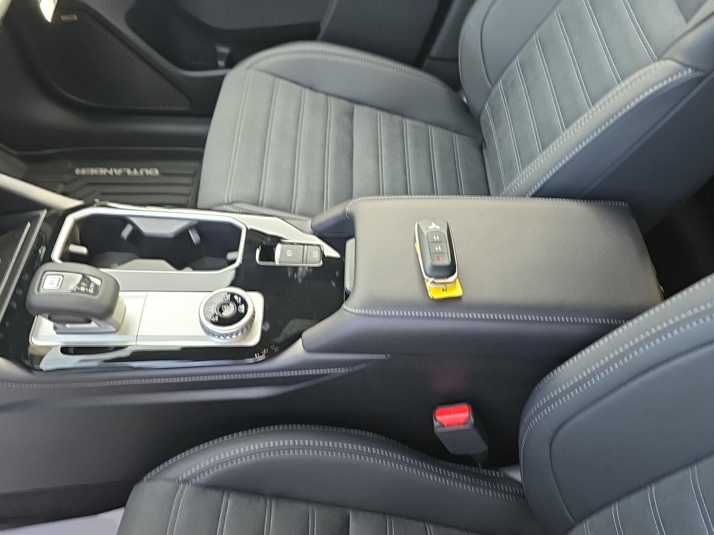 2027 Mitsubishi OUTLANDER LE S-AWC