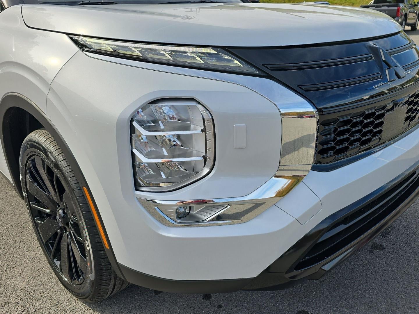2027 Mitsubishi OUTLANDER LE S-AWC