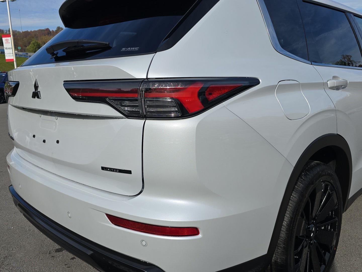 2027 Mitsubishi OUTLANDER LE S-AWC