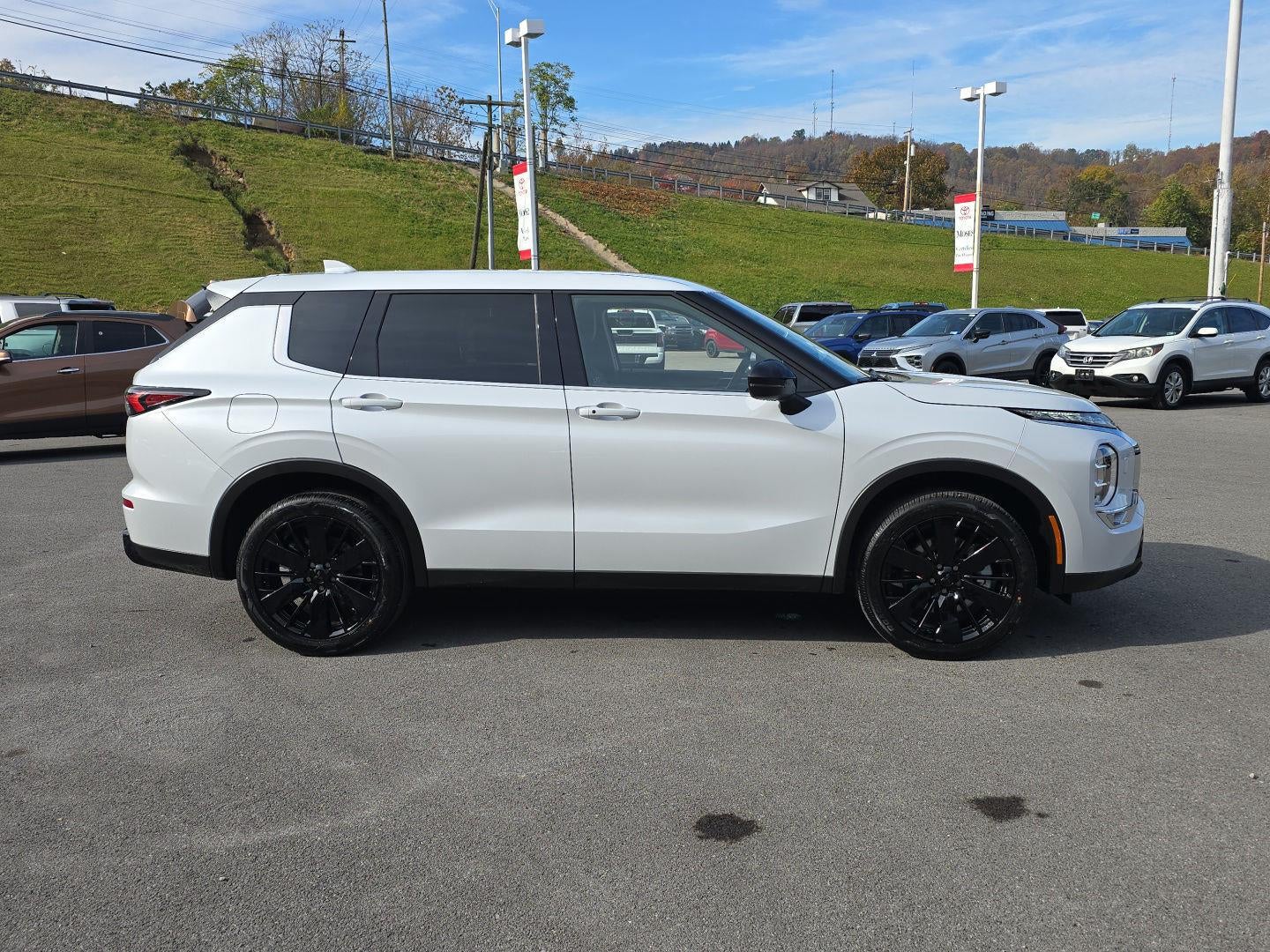 2027 Mitsubishi OUTLANDER LE S-AWC