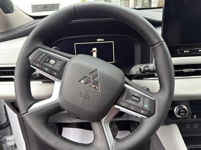 2026 Mitsubishi Outlander SE
