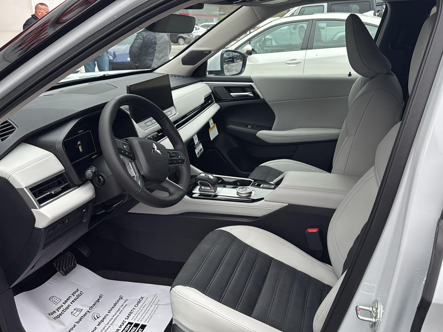 2026 Mitsubishi Outlander SE