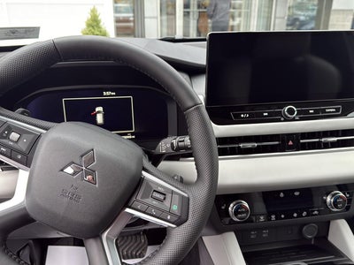 2026 Mitsubishi Outlander SE