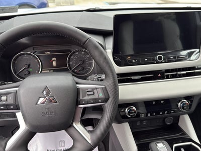 2026 Mitsubishi Outlander SE