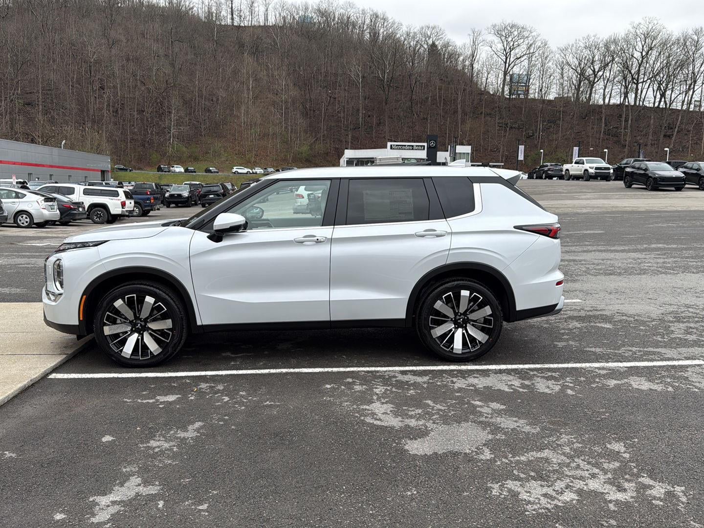 2026 Mitsubishi Outlander SE