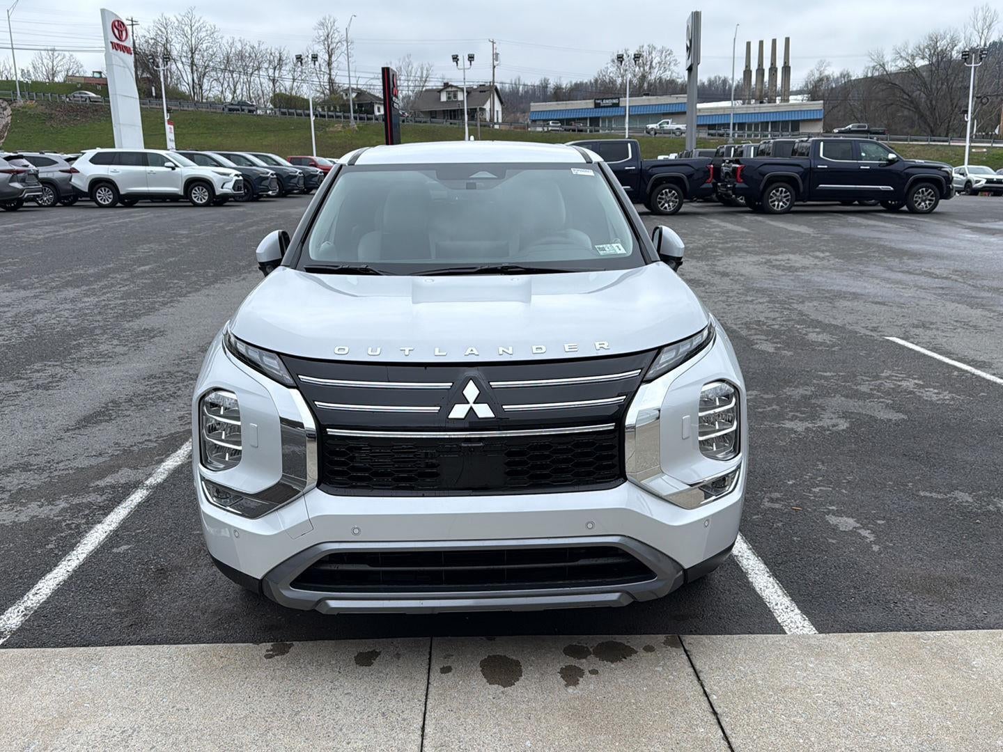 2026 Mitsubishi Outlander SE