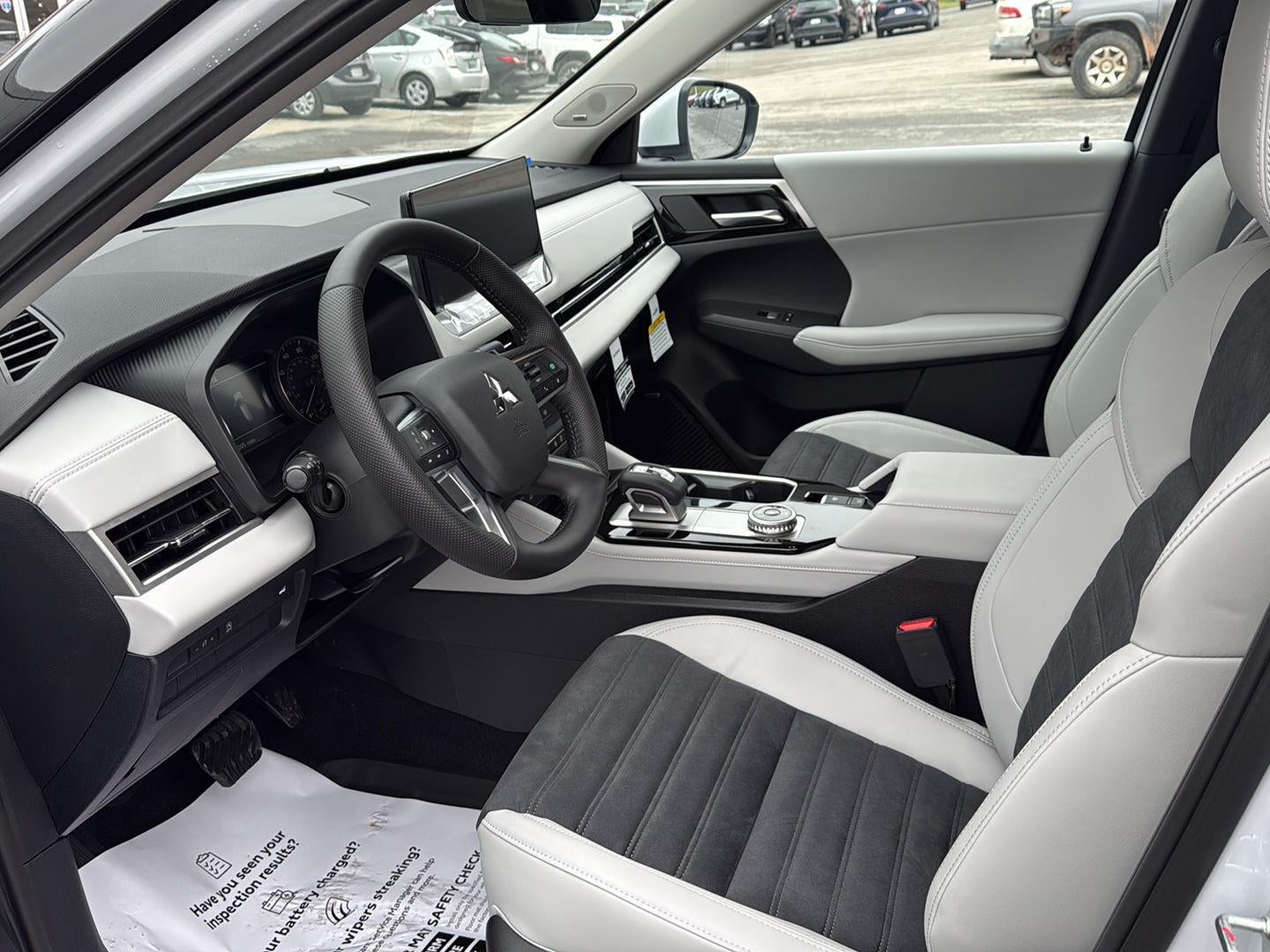 2026 Mitsubishi Outlander SE