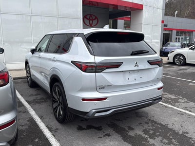 2026 Mitsubishi Outlander SE