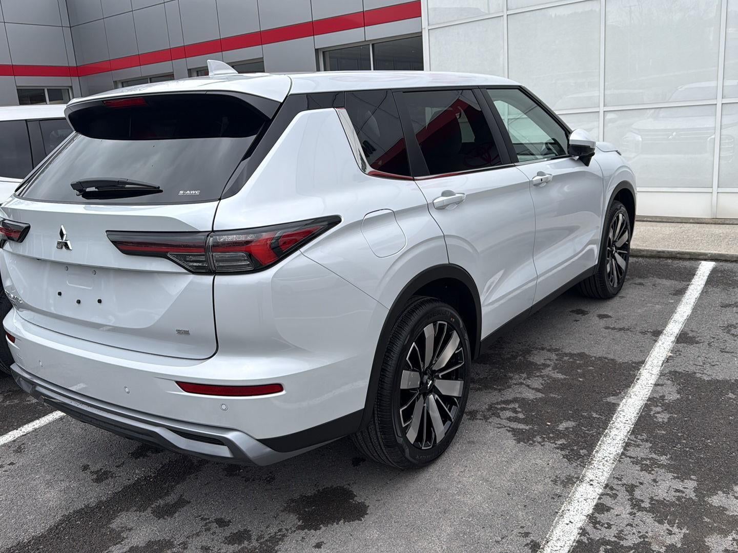 2026 Mitsubishi Outlander SE