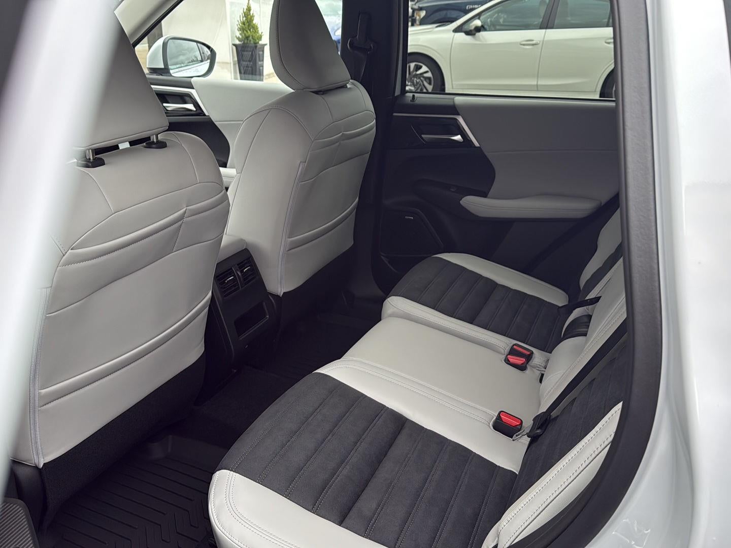 2026 Mitsubishi Outlander SE