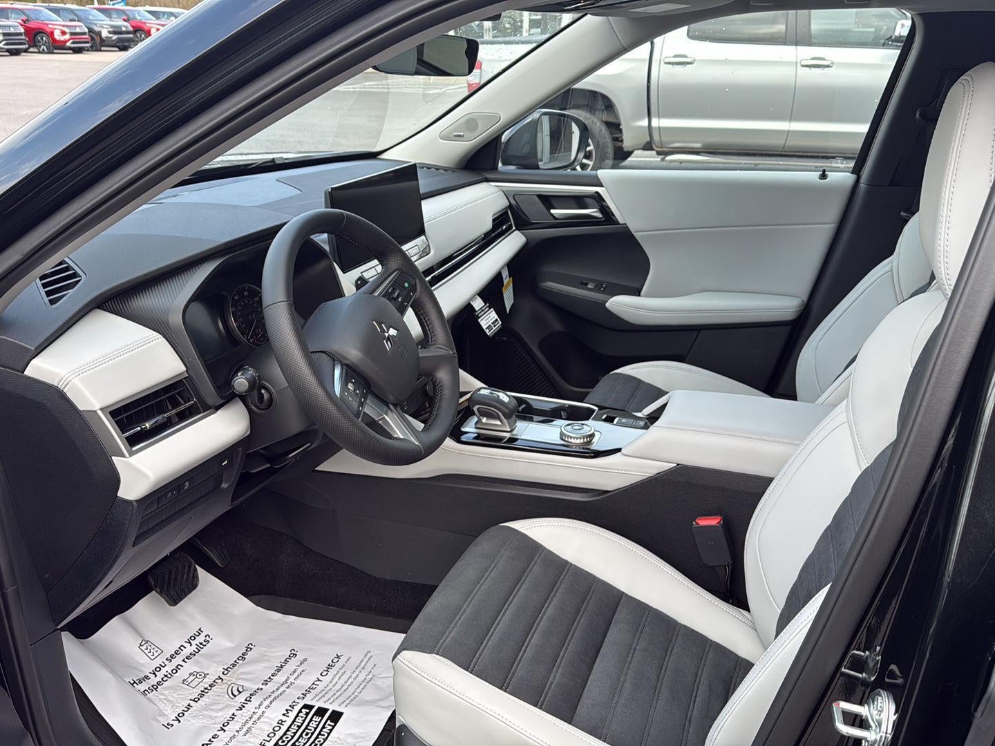 2026 Mitsubishi Outlander SE