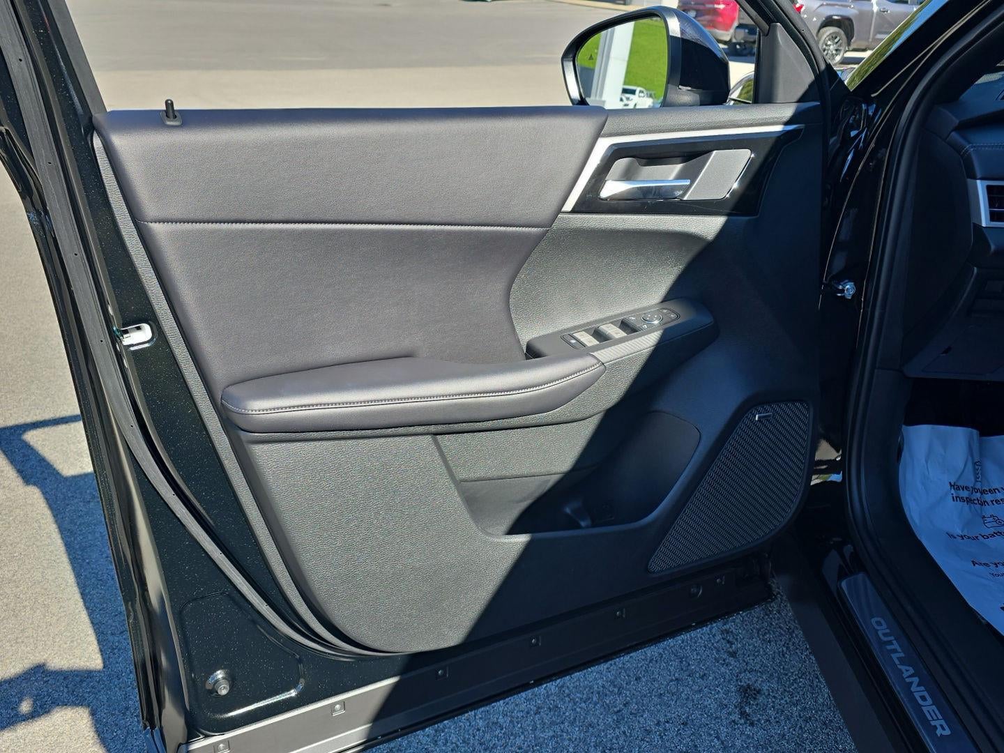 2026 Mitsubishi Outlander LE