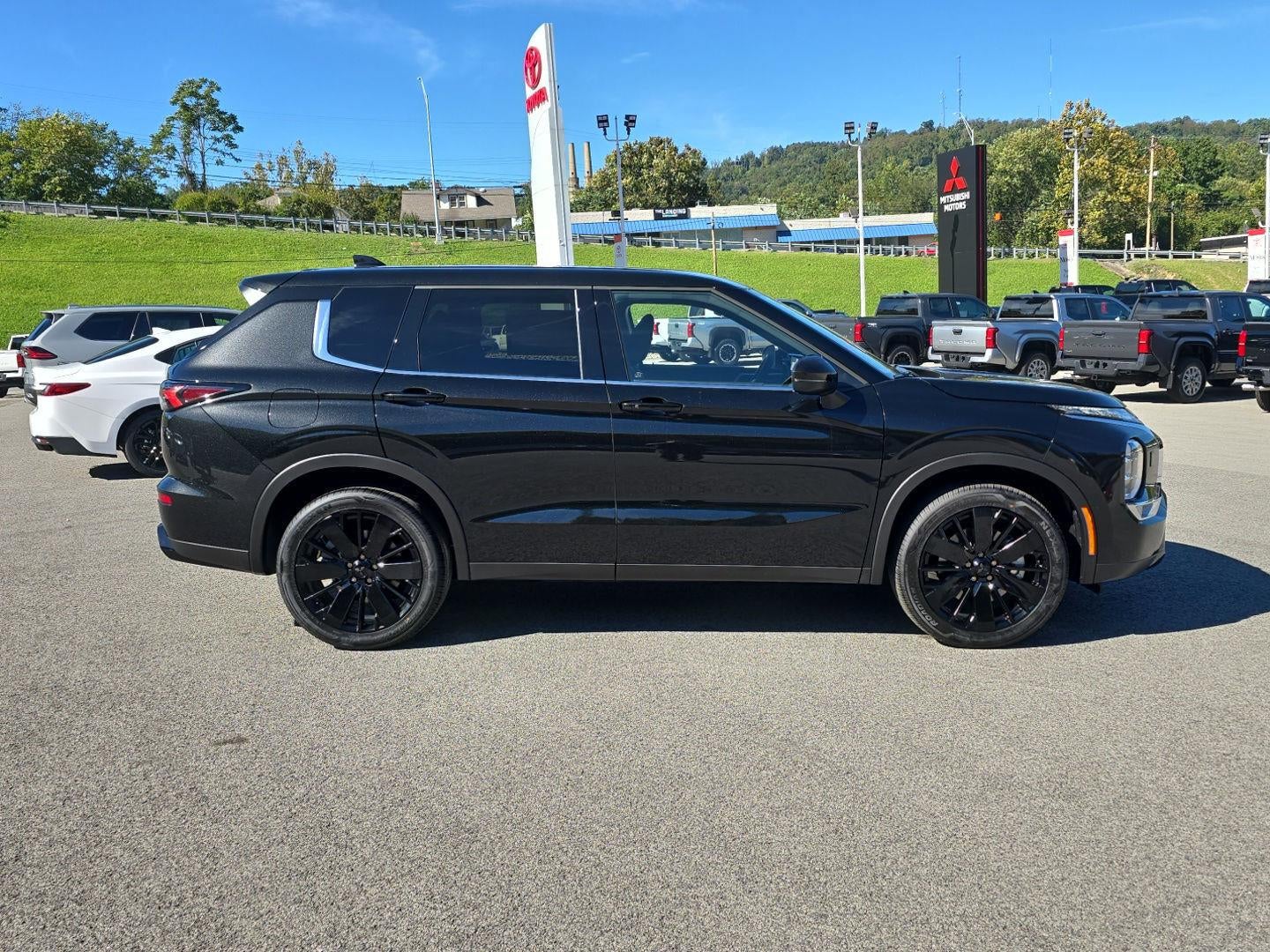 2026 Mitsubishi Outlander LE