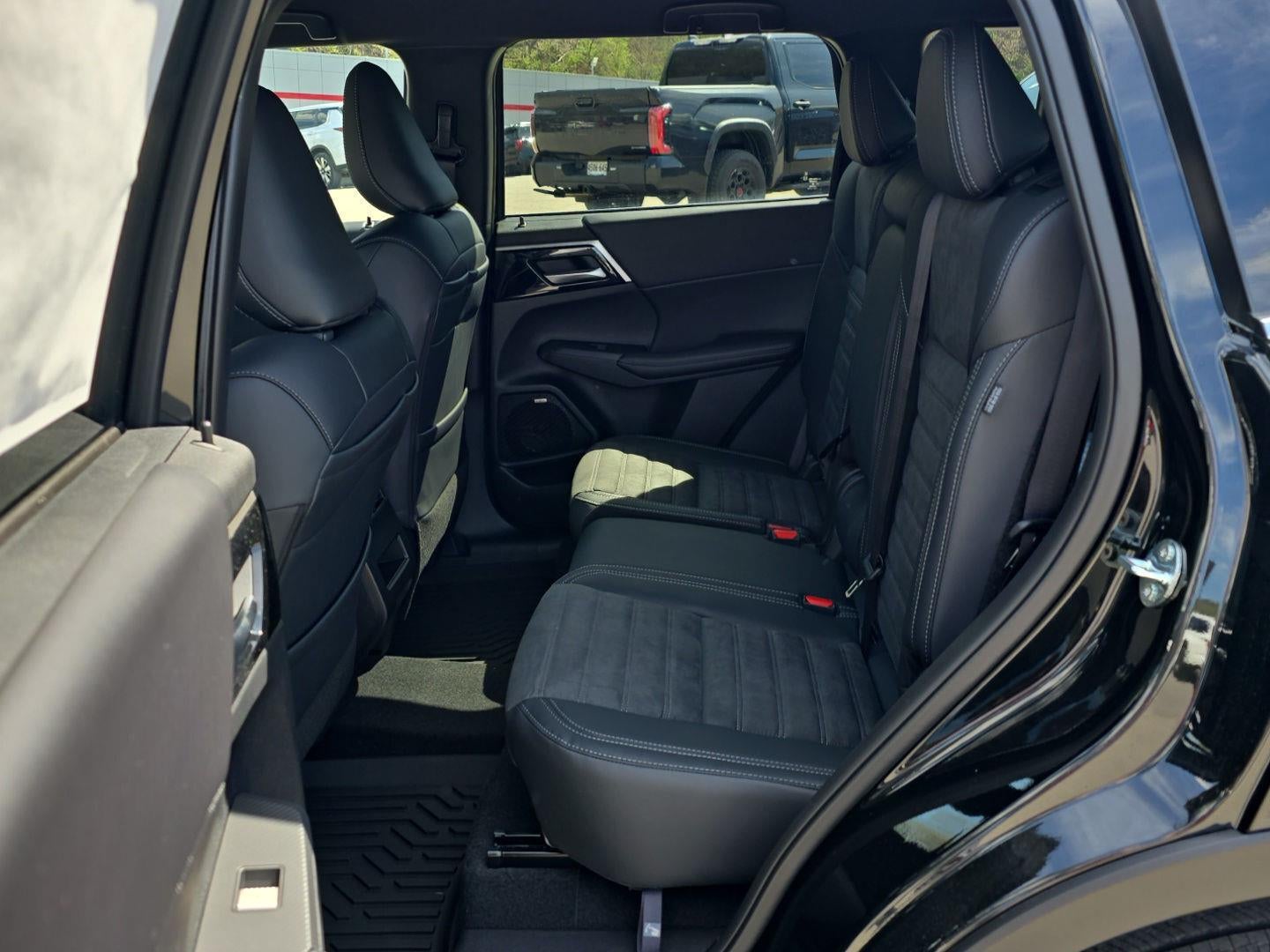 2026 Mitsubishi OUTLANDER LE S-AWC