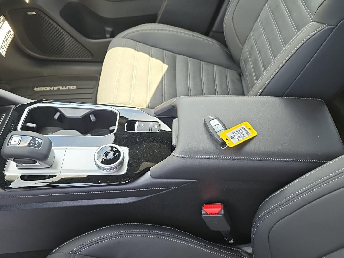 2026 Mitsubishi OUTLANDER LE S-AWC