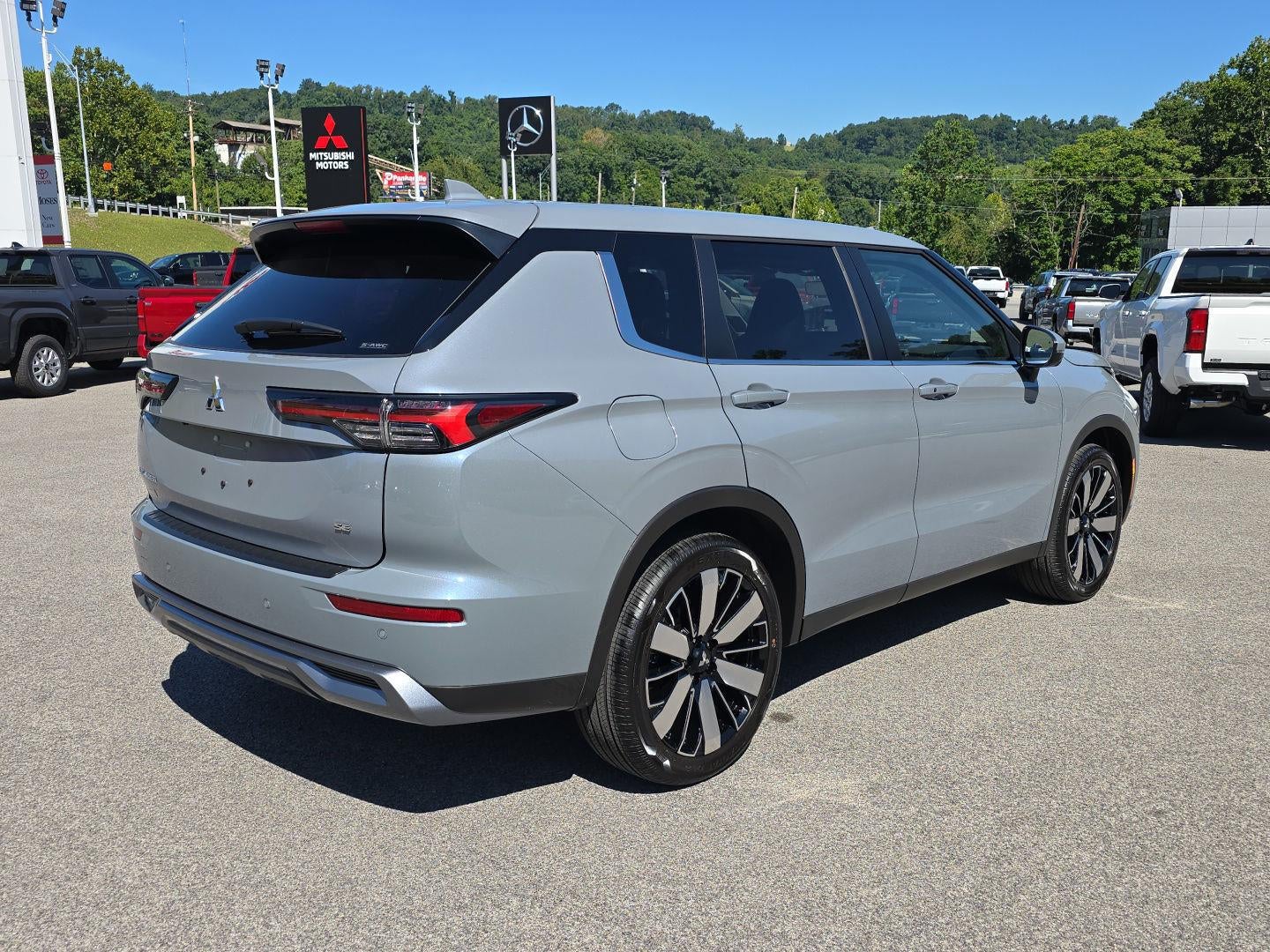 2026 Mitsubishi Outlander SE
