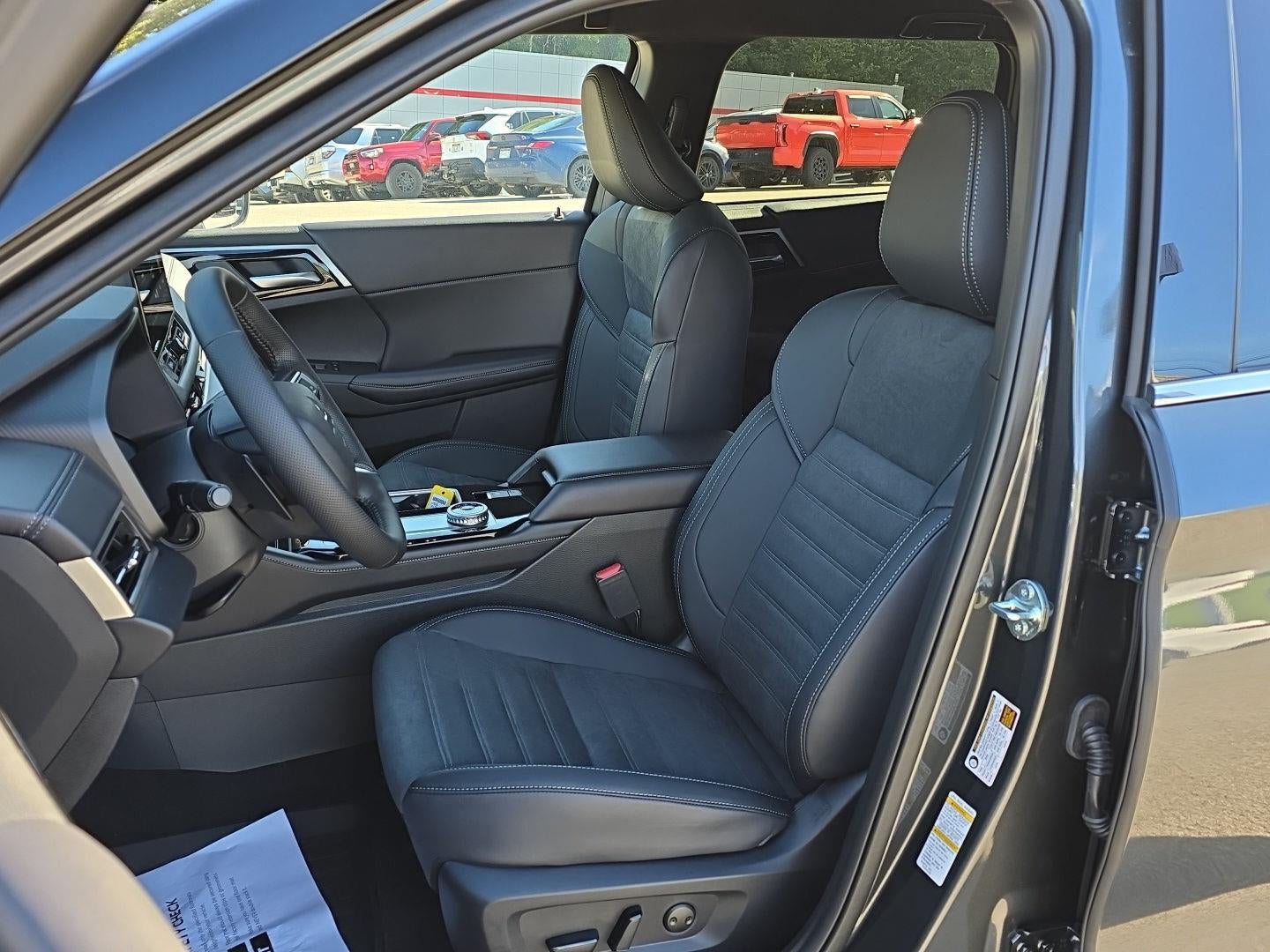 2026 Mitsubishi Outlander LE