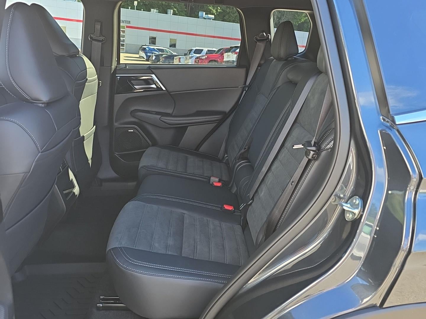 2026 Mitsubishi Outlander LE