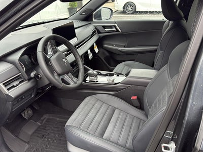 2026 Mitsubishi Outlander LE