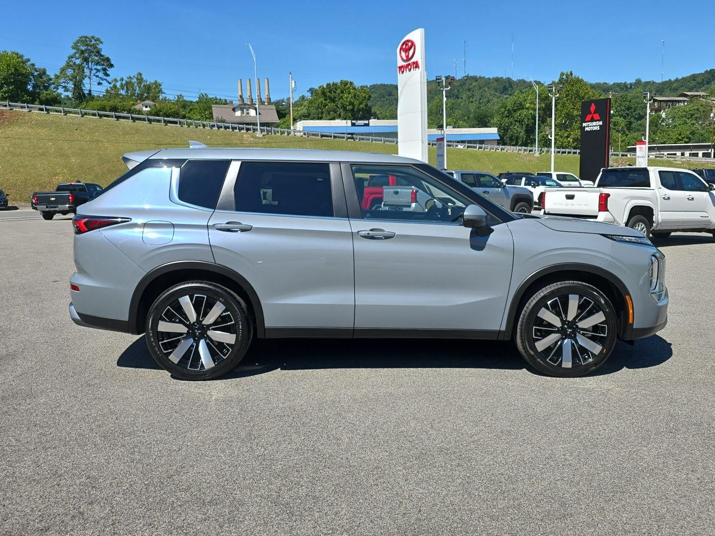 2026 Mitsubishi Outlander SE