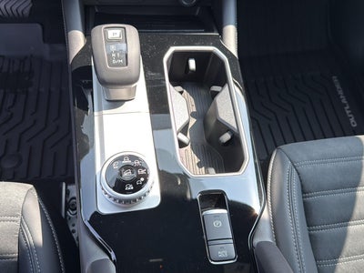 2026 Mitsubishi Outlander LE