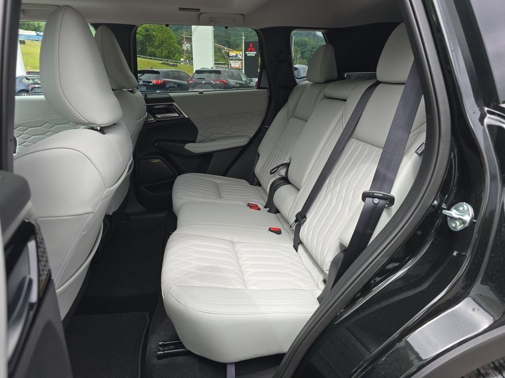 2025 Mitsubishi Outlander SEL Platinum