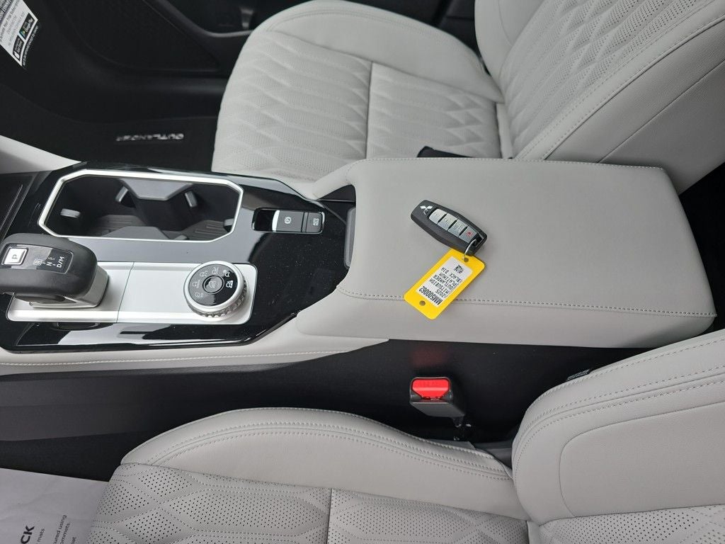 2025 Mitsubishi Outlander SEL Platinum