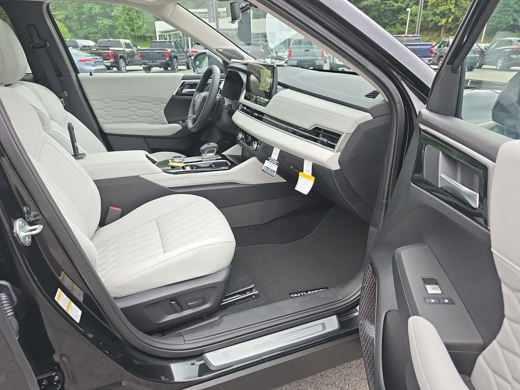 2025 Mitsubishi Outlander SEL Platinum