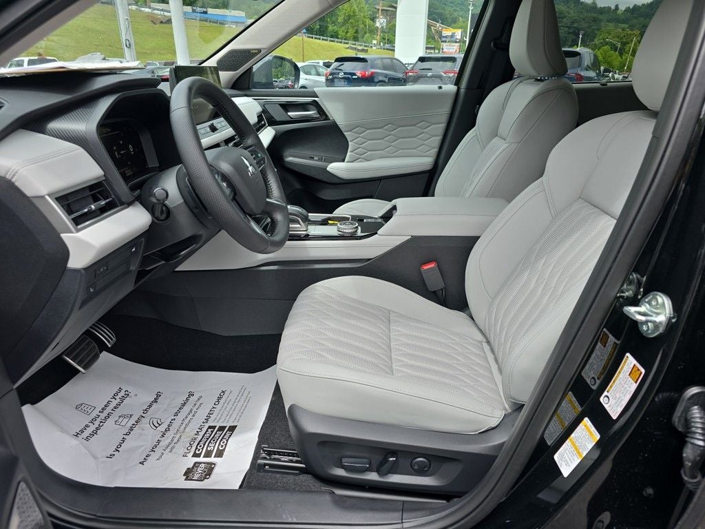 2025 Mitsubishi Outlander SEL Platinum