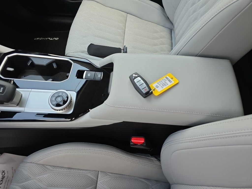 2025 Mitsubishi Outlander SEL