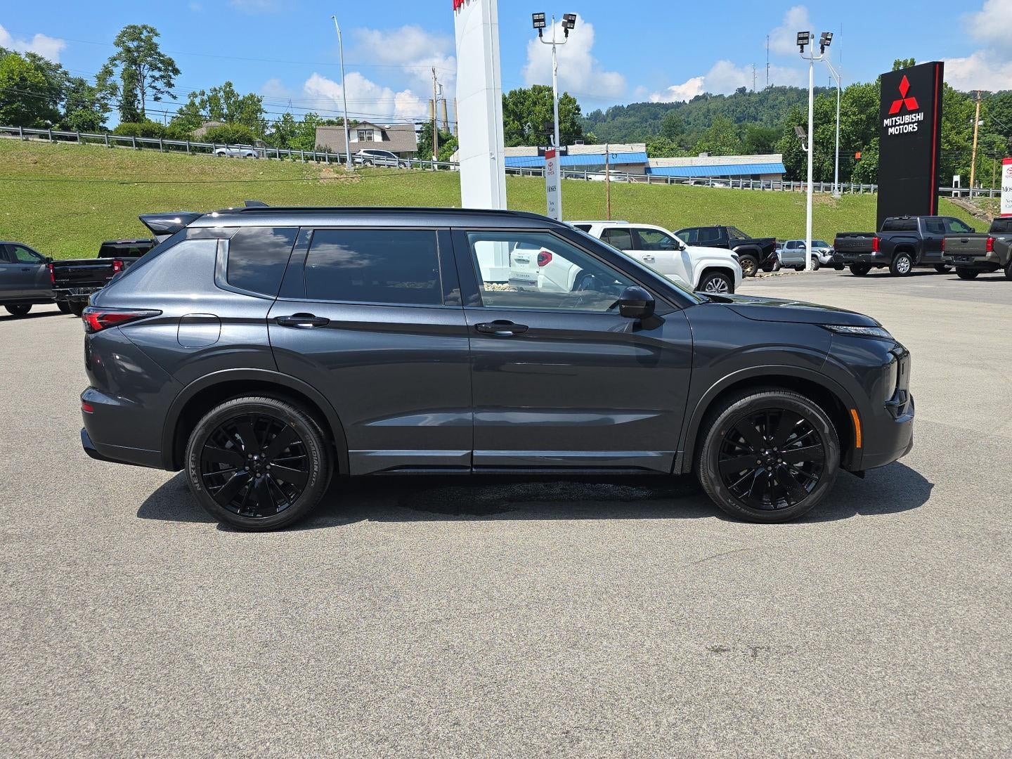 2026 Mitsubishi Outlander Black Edition