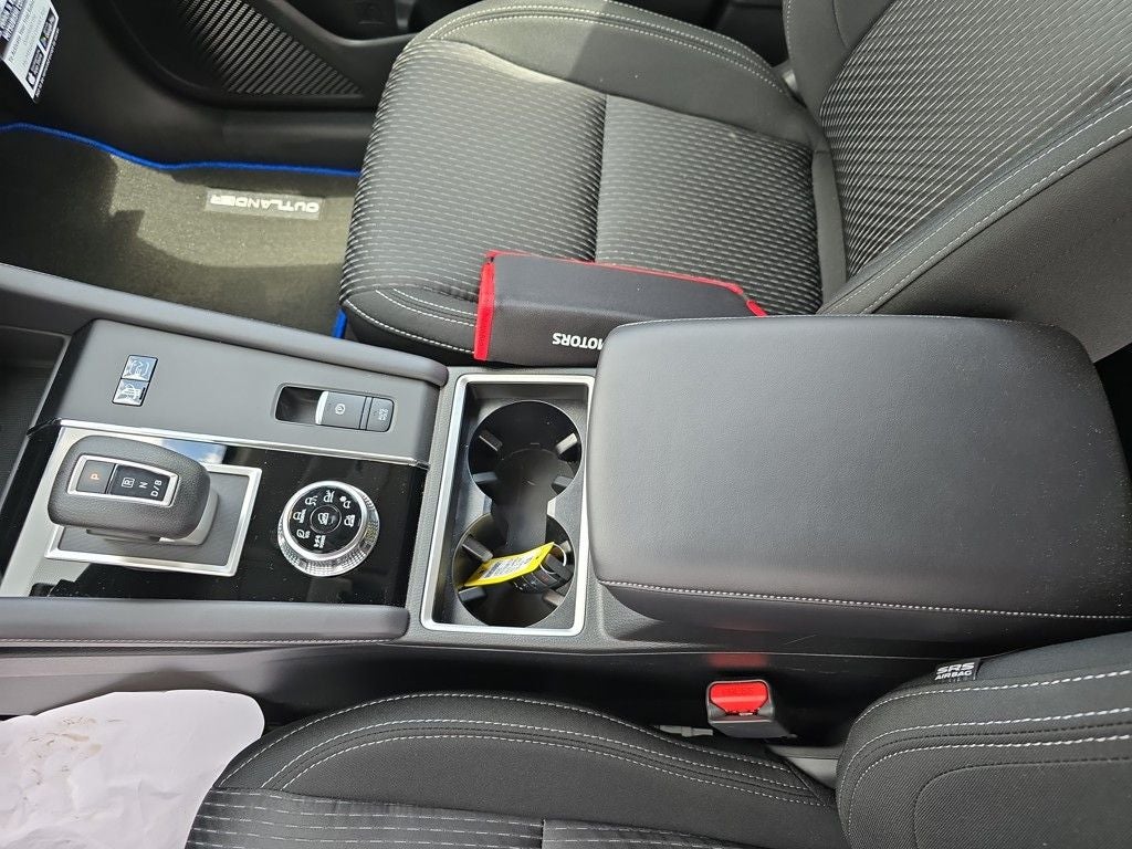 2025 Mitsubishi Outlander PHEV ES