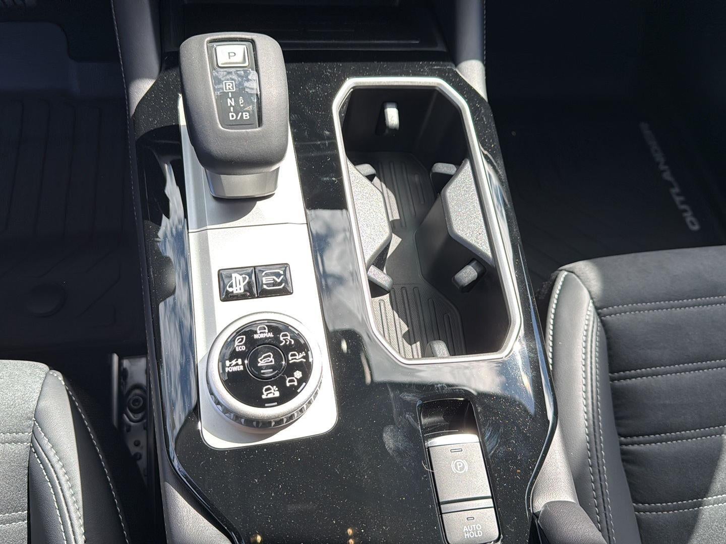2026 Mitsubishi OUTLANDER PLUG-IN HYBRID SE S-AWC