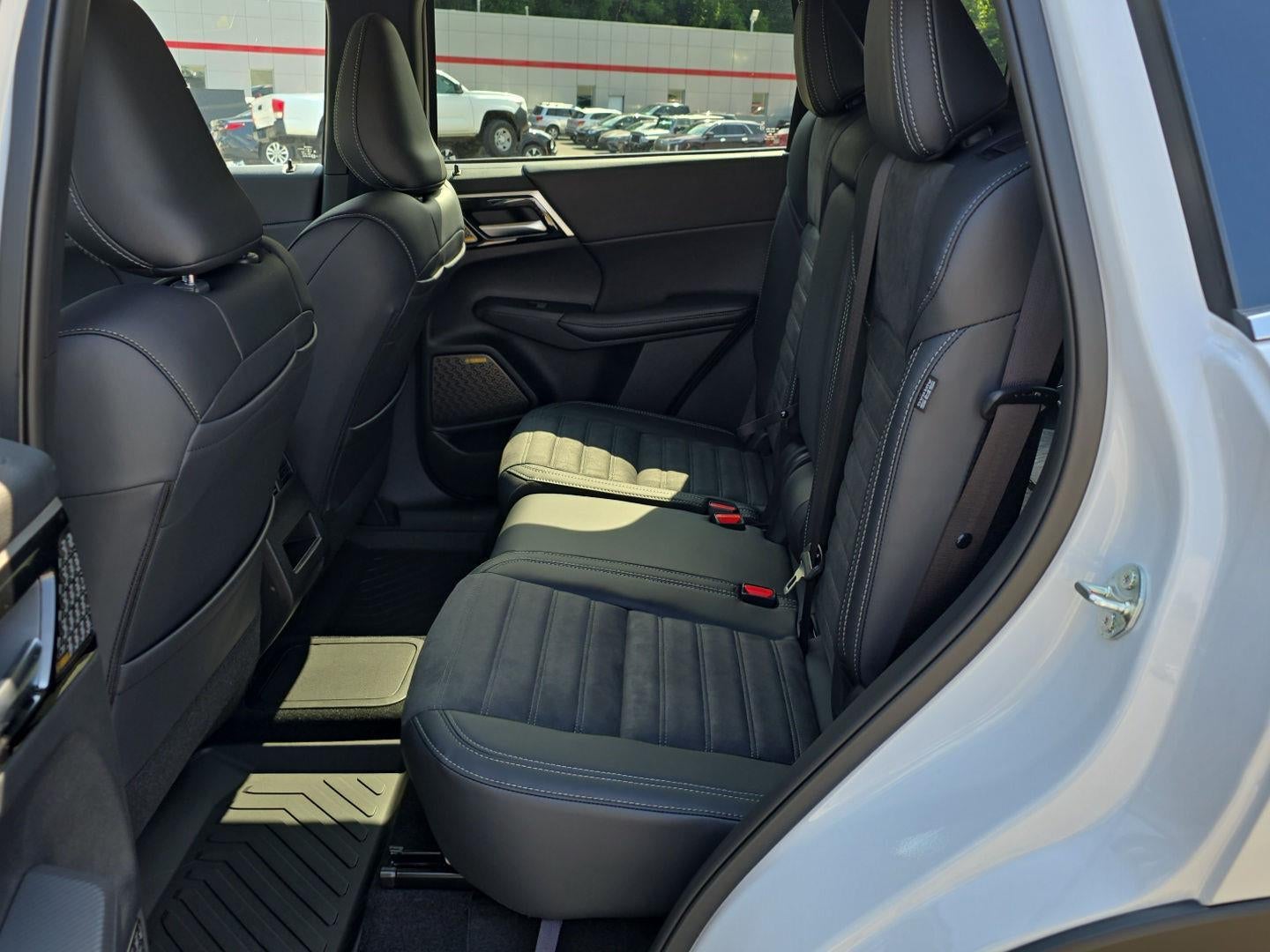 2026 Mitsubishi Outlander Plug-In Hybrid SE
