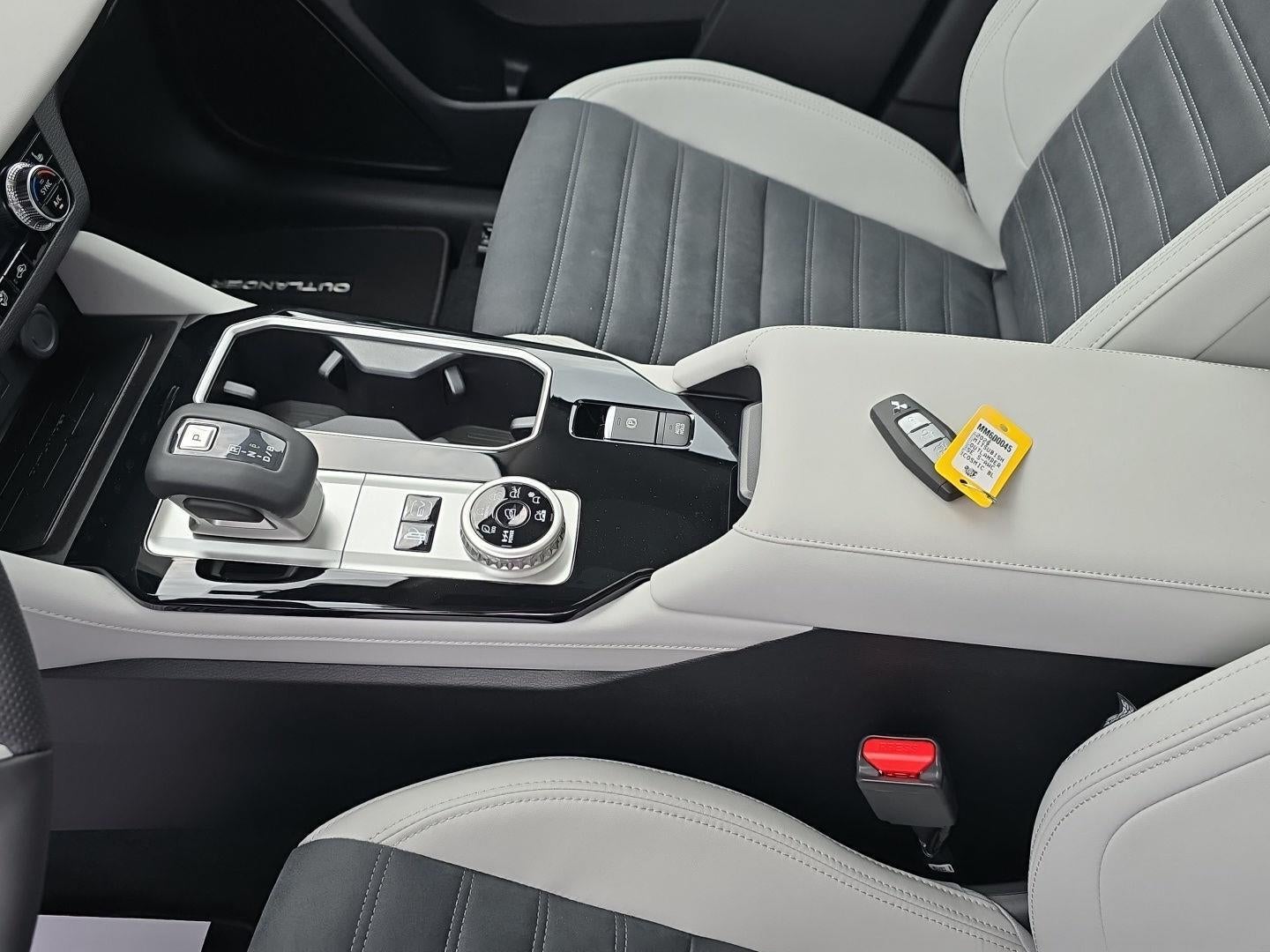 2026 Mitsubishi Outlander Plug-In Hybrid SE