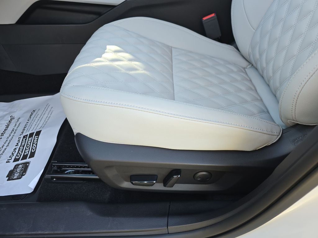 2025 Mitsubishi Outlander PHEV SEL