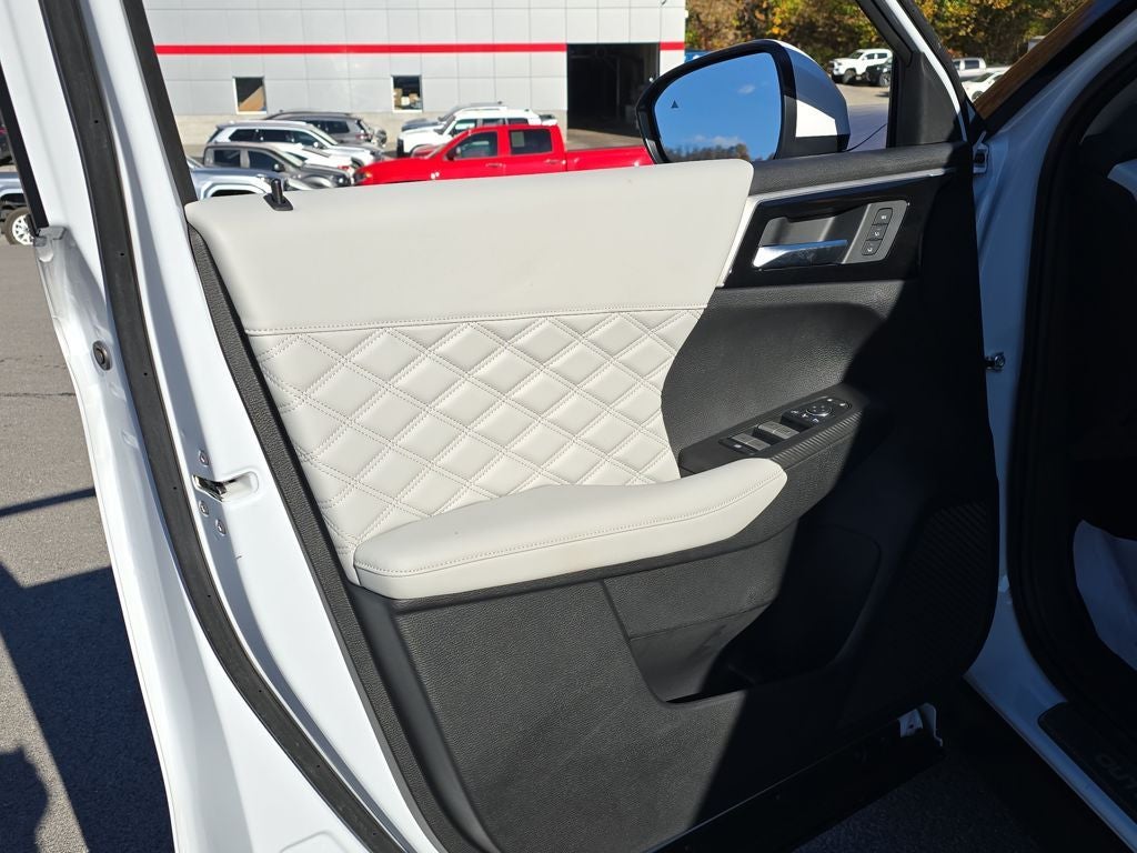 2025 Mitsubishi Outlander PHEV SEL