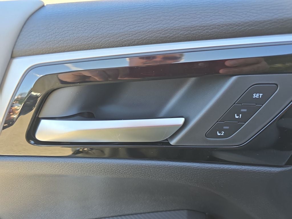 2025 Mitsubishi Outlander PHEV SEL