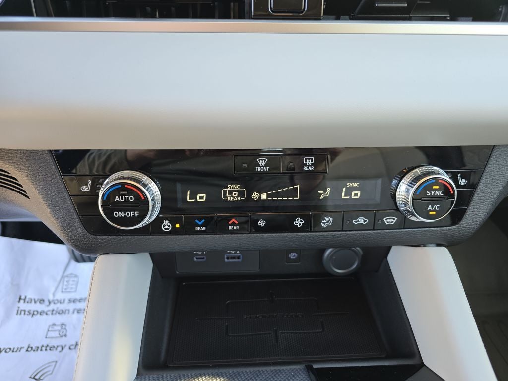 2025 Mitsubishi Outlander PHEV SEL