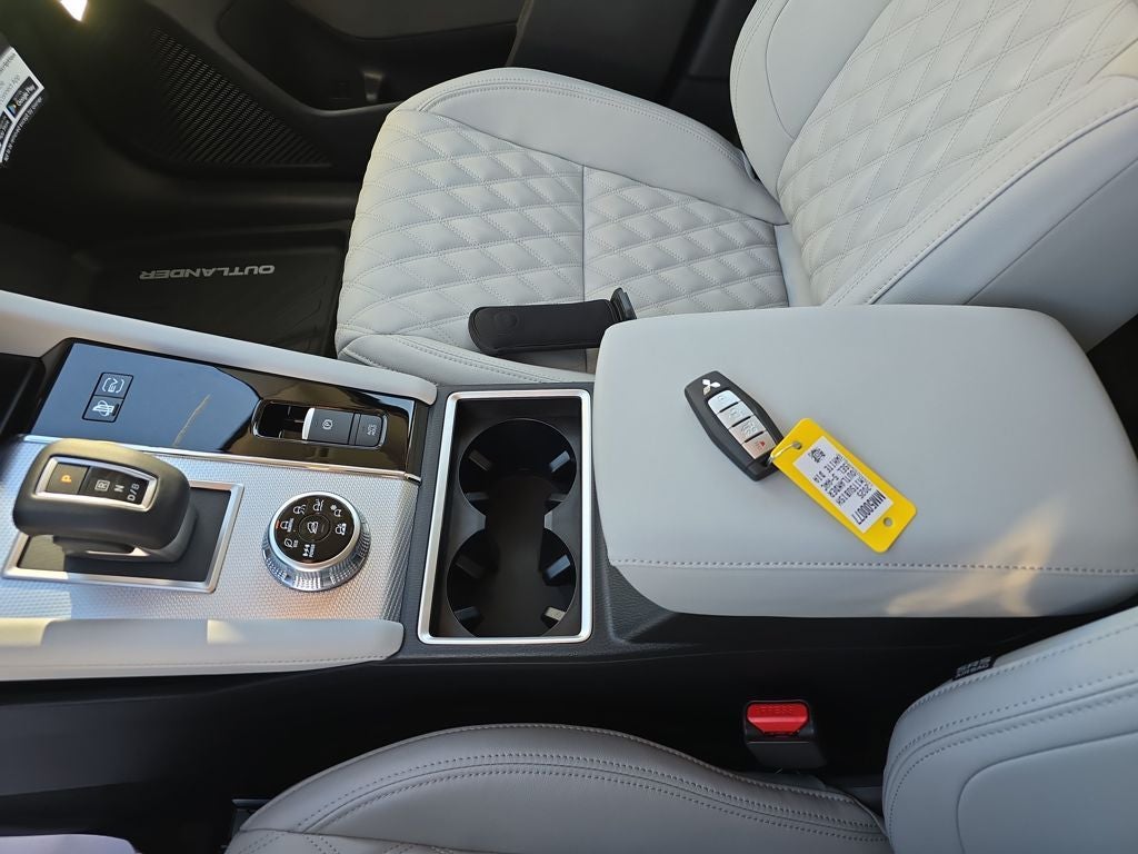 2025 Mitsubishi Outlander PHEV SEL