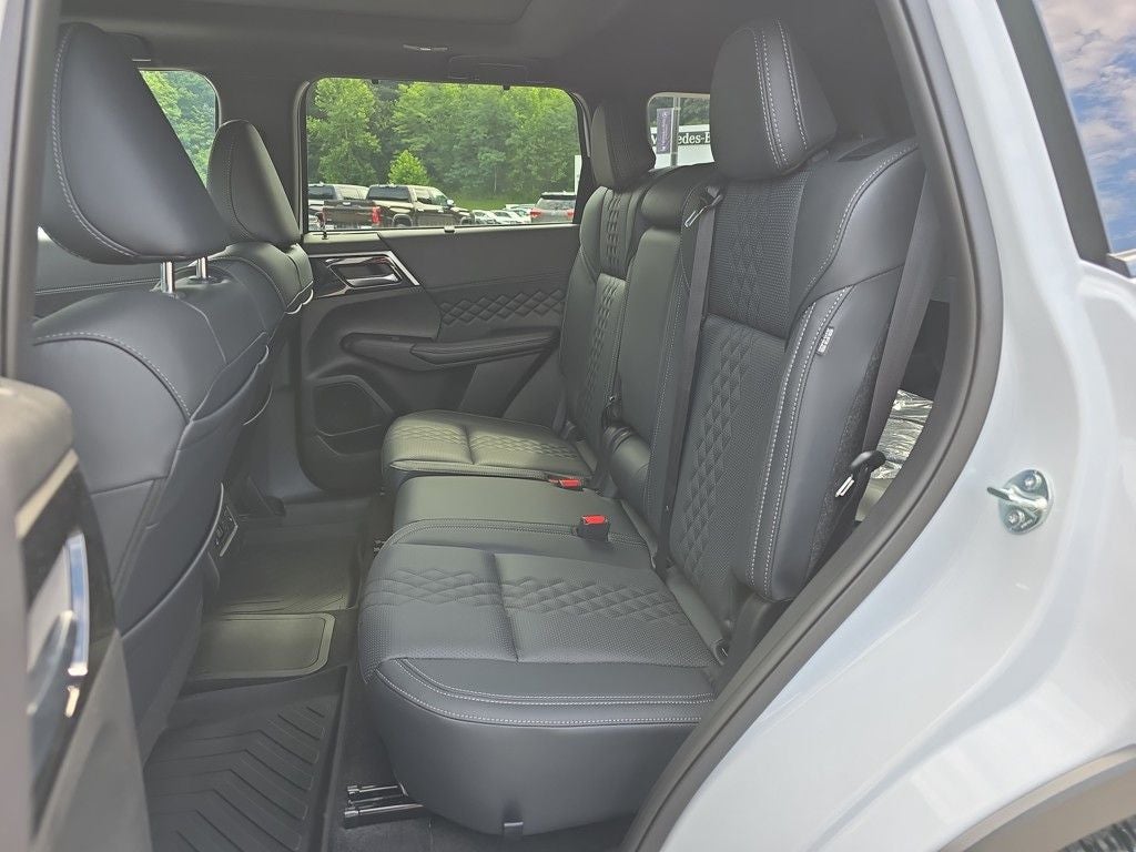 2025 Mitsubishi Outlander PHEV SEL Black Edition