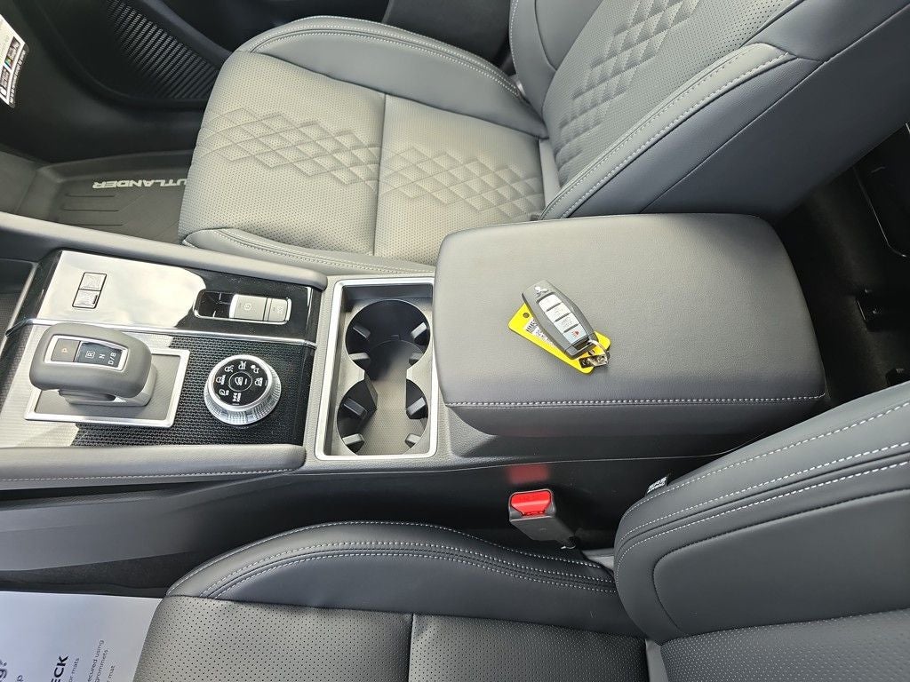 2025 Mitsubishi Outlander PHEV SEL Black Edition